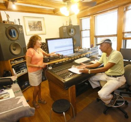 Married music-making couple Bradley Parker Sparrow and Joanie Pallatto in their north side home/studio, Friday, Sept 6, 2013, in Chicago. B583175165Z.1 (Charles Osgood/for the Chicago Tribune) B583175165Z.1
